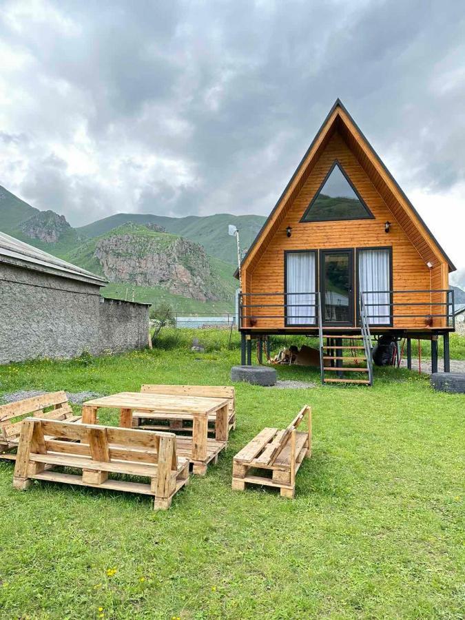Апартаменти Thomas' Hut Степанцмінда Екстер'єр фото