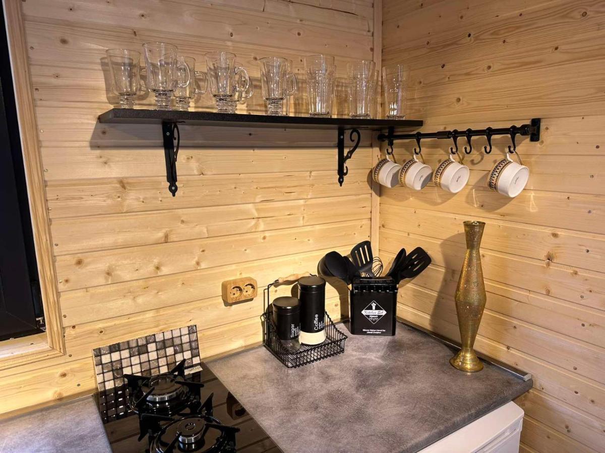 Апартаменти Thomas' Hut Степанцмінда Екстер'єр фото