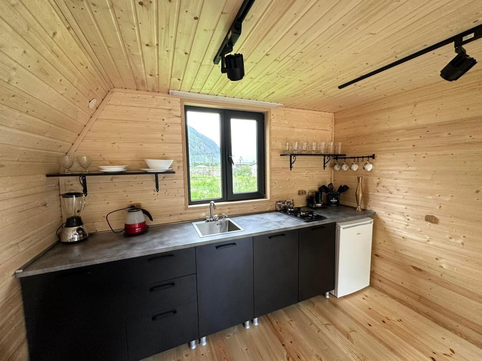 Апартаменти Thomas' Hut Степанцмінда Екстер'єр фото